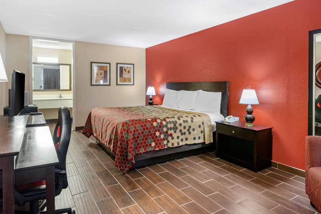 Clarion Inn Brunswick Room photo