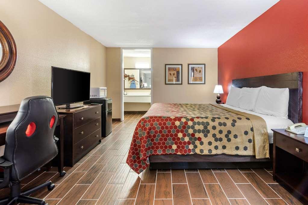 Clarion Inn Brunswick Room photo