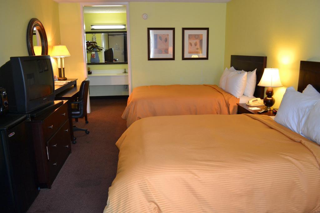 Clarion Inn Brunswick Room photo