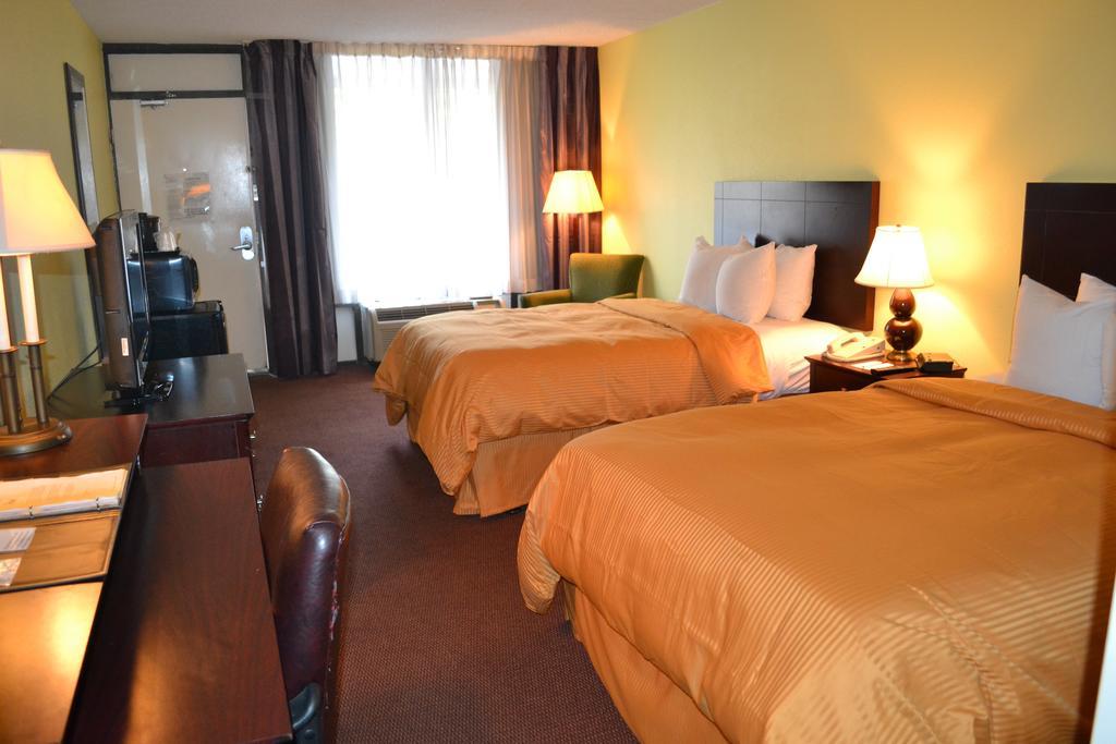 Clarion Inn Brunswick Room photo